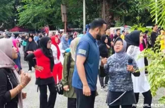 Senam Bersama Warga, Fadly Amran Dielukan Jadi Wako Padang