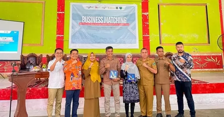 Foto bersama usai pembukaan Business Matching di Nagari Surantih Kecamatan Sutera. IST