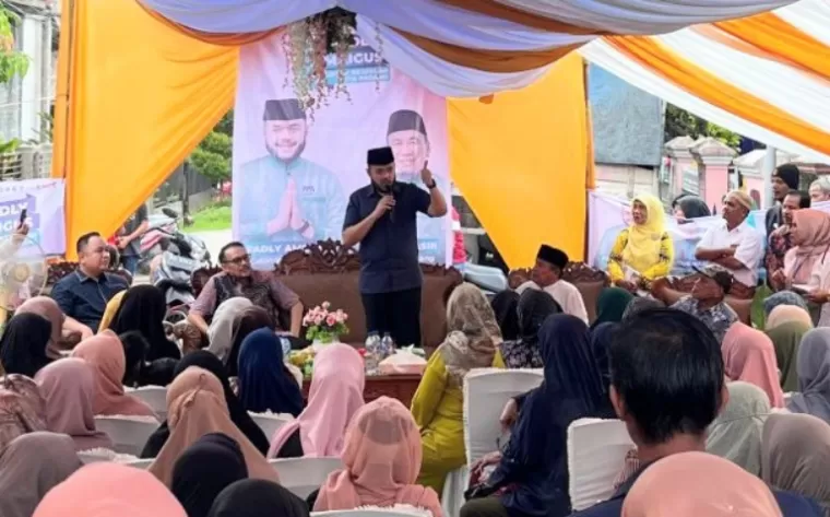 Fadly Amran mengunjungi masyarakat Kampung Baru Nan XX, Kecamatan Lubeg pada kegiatan kampanye calon kepala daerah, Selasa (8/10/2024) kemarin. (dok : istimewa)