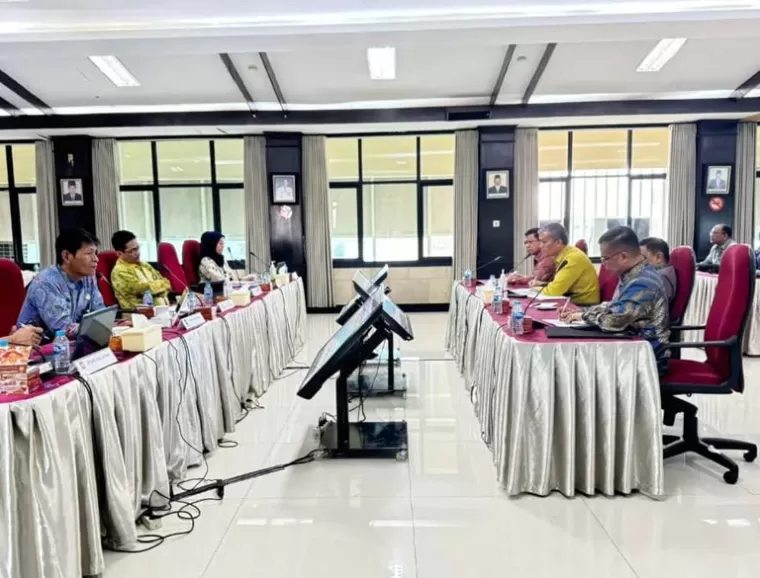 Pj Wako Pariaman, Roberia bersama beberapa kepala OPD saat di kantor Kemendagri, Kamis (26/9/2024). (dok : istimewa)