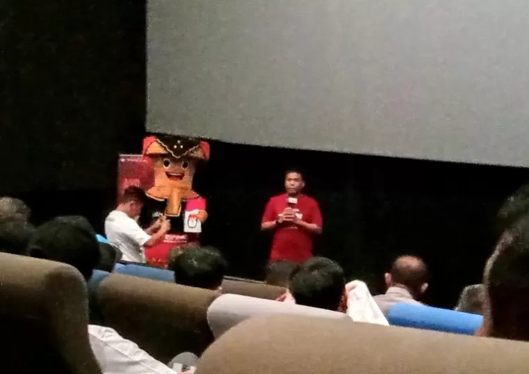 Komisioner KPU Sumbar Jons Manedi berikan penjelasan seputar film berjudul 