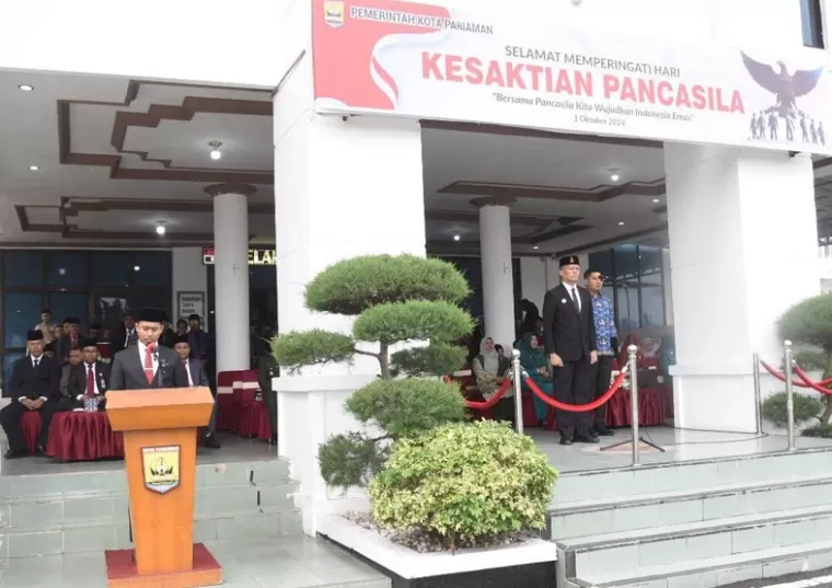 Pj Wali Kota Pariaman, Roberia pimpin upacara peringatan Hari Kesaktian Pancasila ke-59 yang digelar di halaman balaikota Selasa, (1/10/2024). (dok ; istimewa)