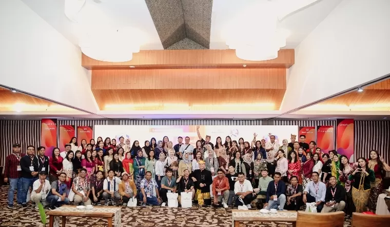 Foto bersama usai Santika Fair B2B. IST