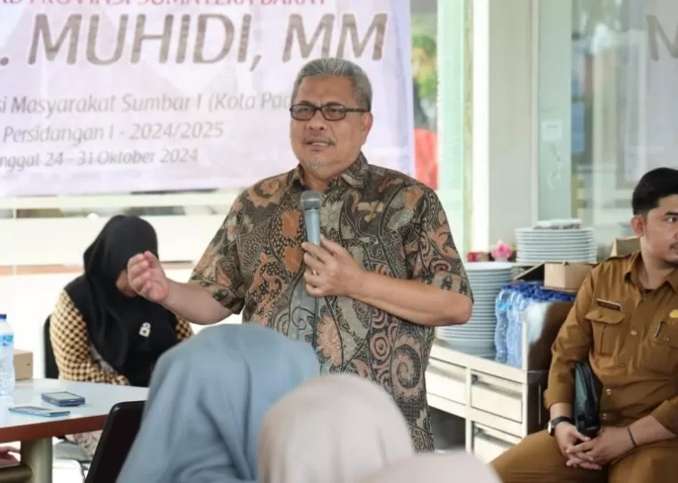 Ketua DPRD Sumbar, Muhidi paparkan tujuan resesnya pasa masyarakat Kecamatan Padang Timur, Selasa (29/10/2024). (dok : istimewa)