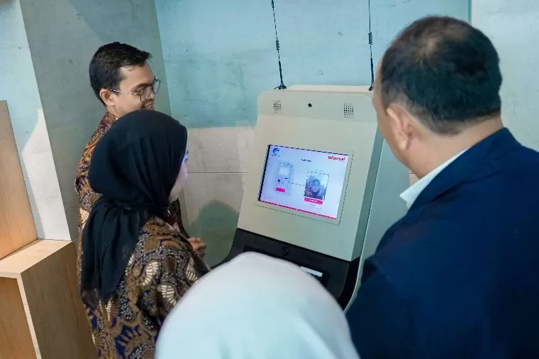 Telkomsel menjadi salah satu pelopor inovasi layanan registrasi kartu Prabayar menggunakan teknologi biometrik. IST