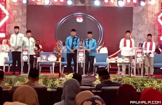 Debat Publik Dimulai, Tiga Paslon Wako-Wawako Padang Saling 