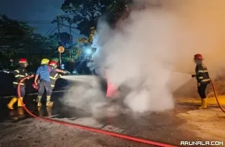 Mobil Milik Mahasiswa Ludes Terbakar di Parkiran Kampus FK Unand