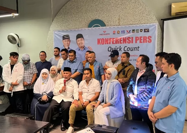 Calon Gubernur dan Wakil Gubernur Sumbar, Mahyeldi-Vasko saat kompres terkait hasil perolehan suara pilkada di Padang, Rabu (27/11/2024). IST