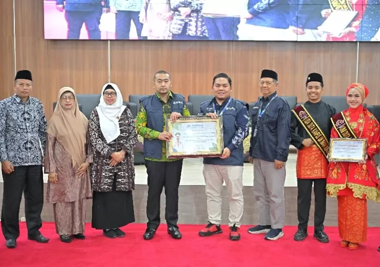 Plt Gubernur Sumbar Audy Joinaldy bersama hadir jadi pembicara di kegiatan kuliah umum tentang penanganan bencana serta kesiapan menghadapi potensi Megatrust di Kampus III UIN Imam Bonjol Padang, Minggu (6/10/2024). (dok : istimewa)