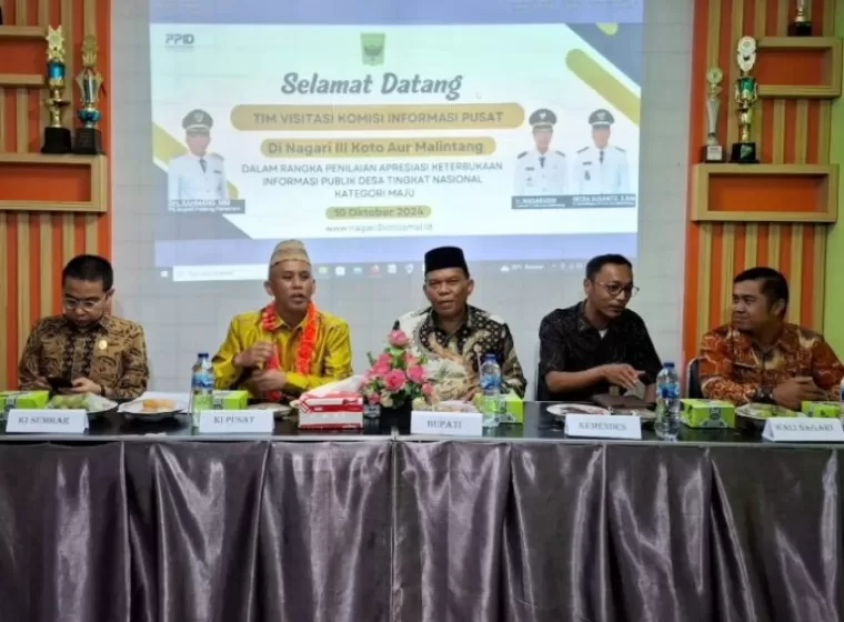 Pjs Bupati Padangpariaman, Rahmang menerima tim visitasi KIP dari pusat di Aula Kantor Wali Nagari III Koto Aur Malintang pada Kamis (10/10/2024). IST