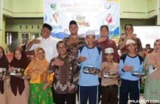 Peringati Harkanas, DKP Sumbar Bagikan 500 Paket Makan Bergizi Gratis ke Ponpes Al-Falah