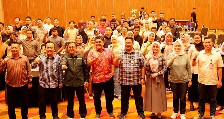 Direktur Utama Bank Nagari Gusti Candra bersama peserta TOT dan Coaching Clinic. IST