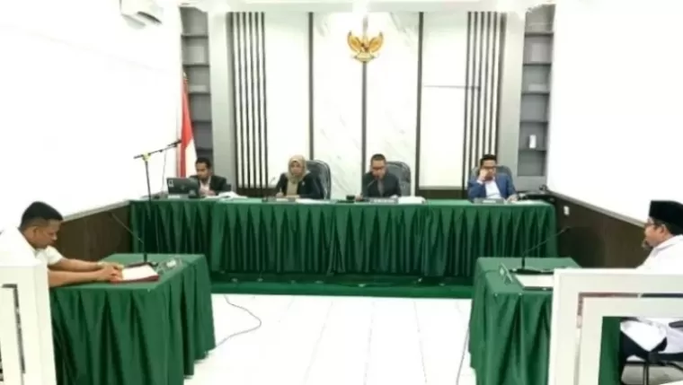Suasana sidang sengketa informasi yang berlangsung di kantor KI Sumbar pada Jumat, (1/11/2024). (IST)