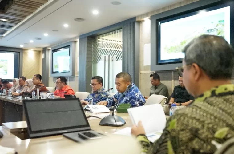Plt Gubernur Sumbar Audy Joinaldy saat lakukan pembicaraan progres Tol Padang-Sicincin dengan pihak Kementerian PUPR di Jakarta, Jumat (15/112024). IST