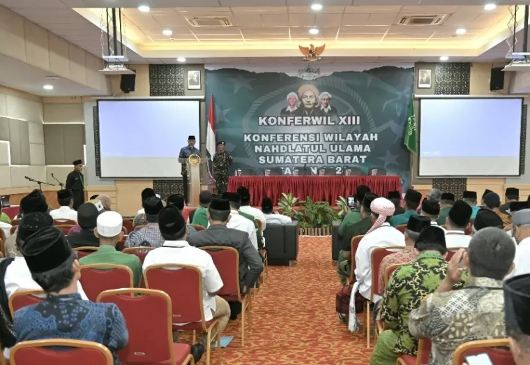 Gubernur Mahyeldi berikan sambutan saat konferensi Wilayah XIII NU Sumbar yang digelar di Padang, pada Sabtu (7/12/2024). IST