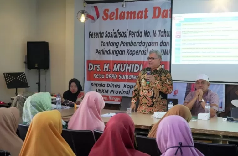 Ketua DPRD Sumbar, Muhidi saat gelar Sosper tentang Pemberdayaan UMKM pada masyarakat di Padang, Minggu (1/12/2024). IST