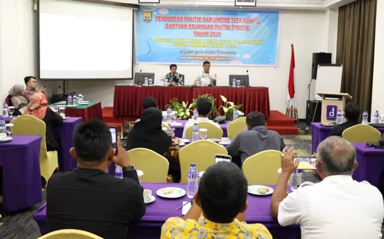 Pj Sekko Pariaman, Yaminu Rizal buka bimtek tata kelola bantuan keuangan bagi parpol di Padang, Kamis (5/12/2024). IST