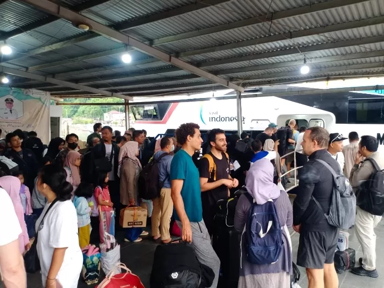 Aktivitas di dermaga terminal penumpang di Pelabuhan Muaro Padang menjelang libur Natal 2024. IST