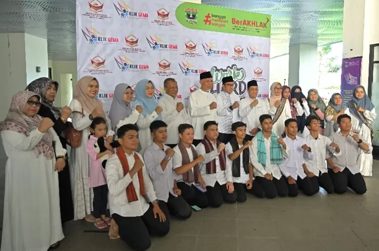 Gubernur Sumbar Mahyeldi saat launching program Klik Gema di Masjid Raya Syekh Ahmad Khatib Al Minangkabawi, Minggu pagi (1/12/2024). IST