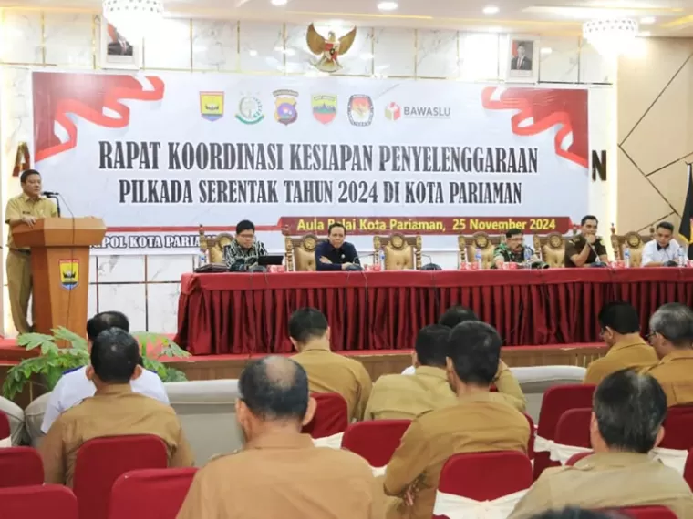 Pj Sekko Pariaman, Yaminu Rizal membuka rakor kesiapan penyelenggaraan pilkada Serentak di Kota Pariaman, yang dilaksanakan di Aula Balai Kota Pariaman, Senin (25/11/2024). IST