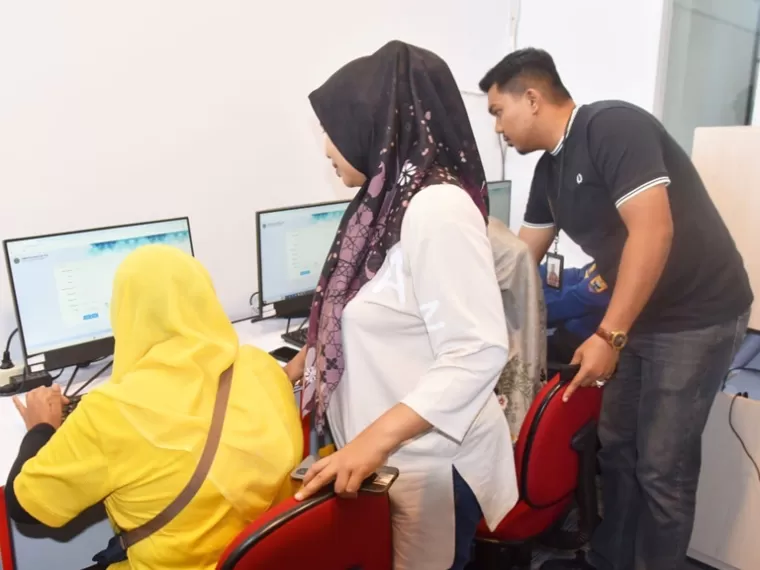 Calon peserta PPPK Pariaman ikuti simulasi CAT yang difasilitasi Pj Wako Pariaman, Roberia, Selasa (19/11/2024). IST