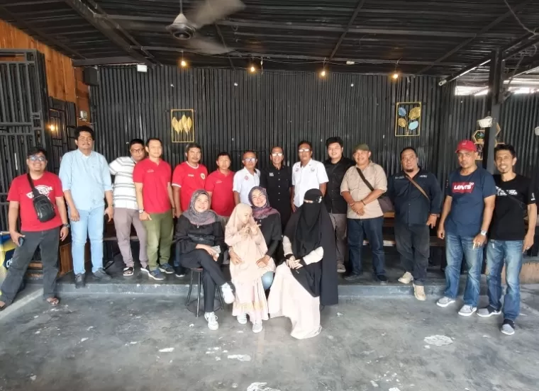 Pengurus PJKIP Sumbar foto bersama usai rapat kerja akhir tahun di Padang, Sabtu (21/12/2024). IST