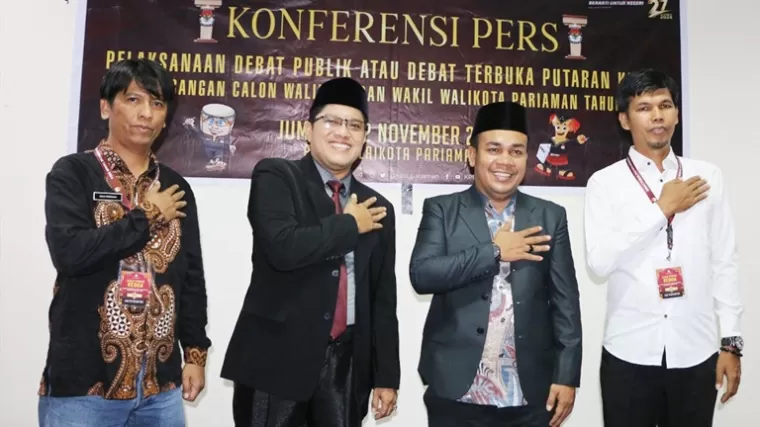 Komisioner KPU Kota Pariaman menyatakan siap menggelar debat publik putaran pertama aslon Wali Kota dan Wakil Wali Kota Pariaman saat konferensi pers di Pariman Jumat (22/11/2024). IST