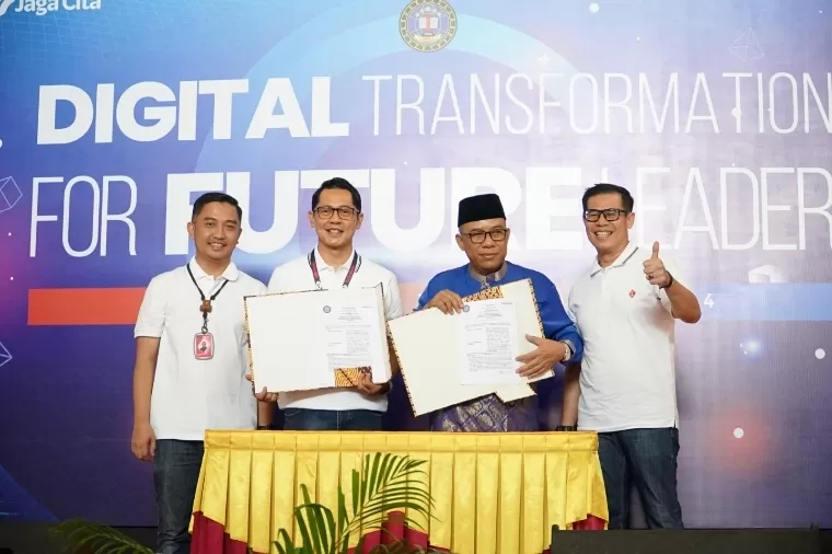 Penandatangan MoU antara Telkomsel dan SMAN 1 Tanjungpinang untuk mendukung transformasi digital sekolah melalui pemanfaatan produk dan layanan digital. IST