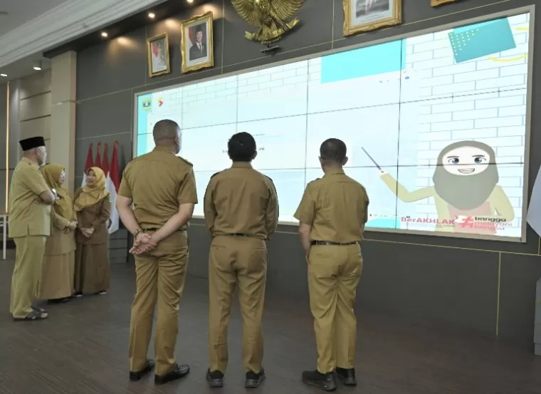 Gubernur Sumbar, Mahyeldi melaunching aplikasi baru yakni sepakat.sumbarprov.go.id di Padang, Senin (25/11/2024). IST