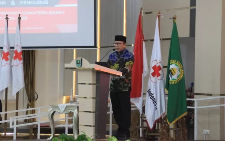 Pj Sekdaprov Sumbar, Yozawardi Usama Putra saat menghadiri pelantikan pengurus PMI Sumbar periode 2024-2029, di Auditorium Gubernuran, Minggu (15/12/2024). IST