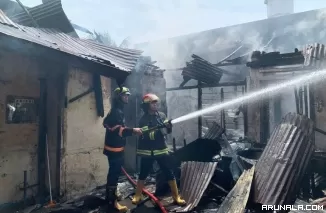 Rumah di Depan Bank BCA Sawahan Terbakar