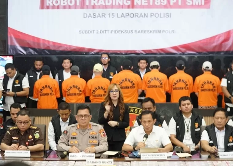 Dirtipideksus Bareskrim Polri Brigjen Pol Helfi Assegaf beri keterangan hasil penanganan perkara Net98 pada wartawan saat konpres di Mabes Polri, Rabu (22/1/2025). IST