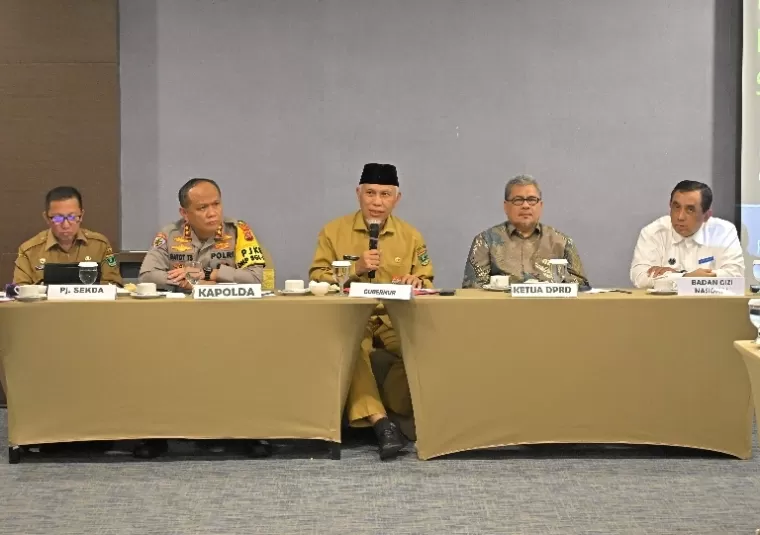 Gubernur Sumbar, Mahyeldi bersama BGN dan Forkopimda saat FGD menyangkut program BGM di Padang, Selasa (14/1/2025). IST