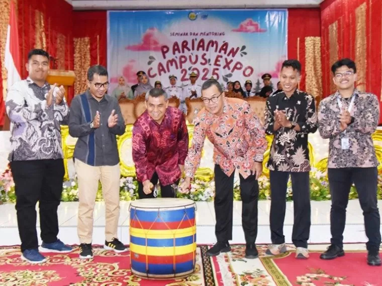 Asisten I Setprov Sumbar, Irwan, resmikan Pariaman Campus Expo (PCE) ke -12 yang diadakan Gerakan Mahasiswa Pariaman (Gempar) di Hall Pemda Saiyo Sakato, Minggu (26/1/2025). IST