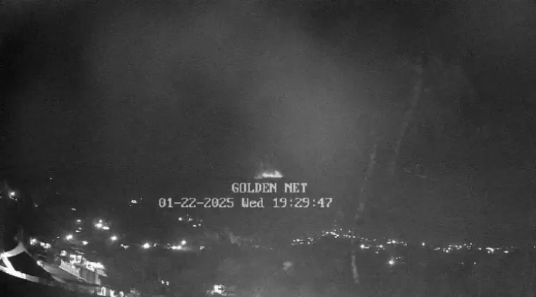 Penampakan erupsi Gunung Marapi di Agam yang tertangkap kamera pemantau Pos Pengamatan Gunung Marapi di Bukittinggi, Rabu malam (22/1/2025). IST