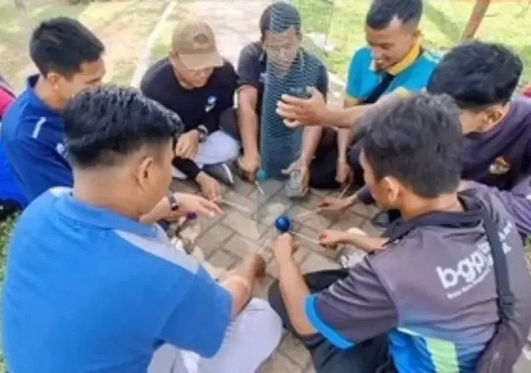 Para guru dari KKG Gugus I Pariaman Tengah lakukan kegiatan saat outbond peningkatan kompetensi, Sabtu (4/1/2025). IST