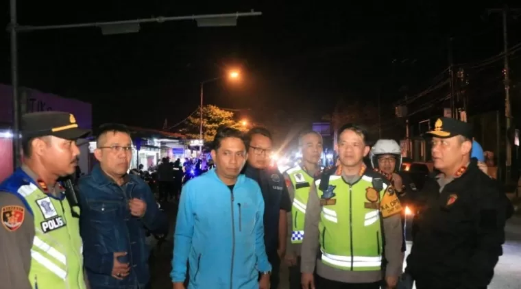 Kapolda Sumbar, Irjen Pol Gatot Tri Suryanta, pimpin langsung patroli menyisir titik rawan tawuran dan balap liar di Kota Padang, Jumat malam, (10/1/2025) hingga  Sabtu dini hari. IST