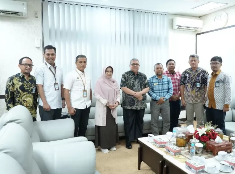 Jajaran DJPb Sumbar saat kunjungi Ketua DPRD Sumbar, Muhidi, Selasa (7/1/2025). IST