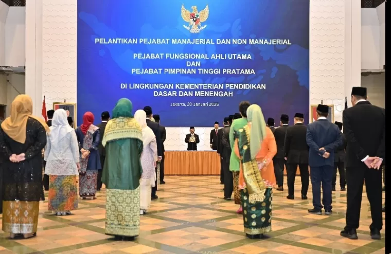 Para pejabat yang dilantik Mendikdasmen, Abdul Mu'ti dilingkup kerja Kemendikdasmen, Jakarta, Senin (19/1/2025). IST