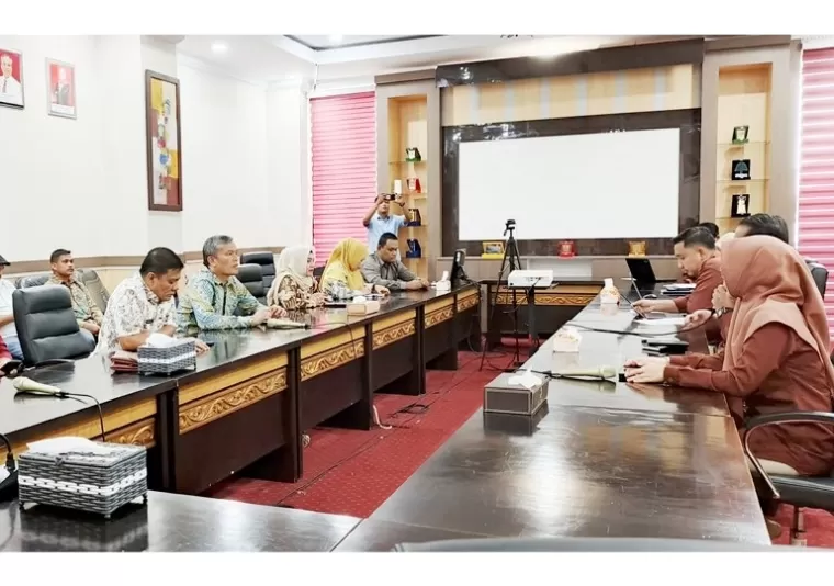 Pj Wali Kota Parianan, Roberia dan rombbongan saat konsultasi ke BKN Pekanbaru menyangkut nasib 1.491 Tenaga Honorer pada pendaftaran PPPK tahap II, Senin (20/1/2025).