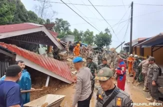 Empat Warga Tertimbun Longsor di Tiban Batam