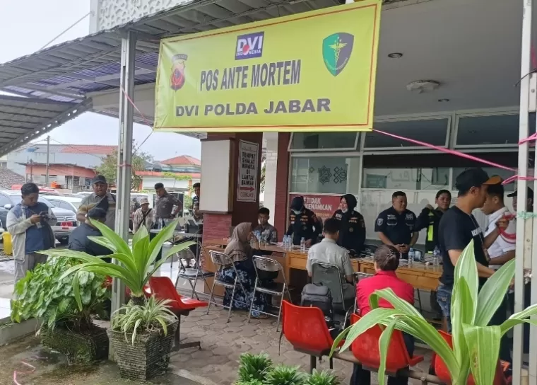 Posko DVI yang dibuka Mabes Polri di depan Kamar Jenazah RSUD Ciawi, pasca kejadian kecelakaan di Gerbang Tol Ciawi. IST