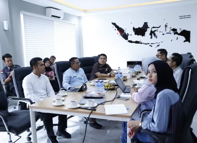 Wakil Ketua DPRD Sumbar Muhammad Iqra Chissa, saat pertemuan dengan pihak Pertamina Sumbar belum lama ini. IST