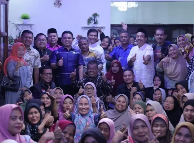 Wakil Ketua DPRD, Muhammad Iqra Cissa bersama warga Kampuang Jambak, Koto Lalang, Luki saat lakukan reses Senin (17/2/2025). IST