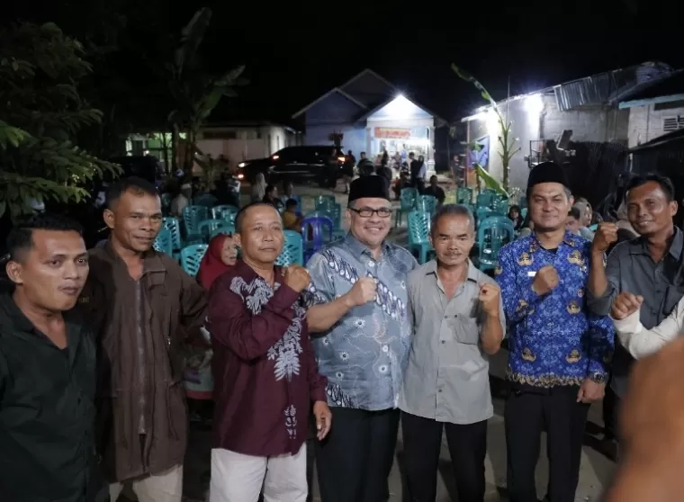 Ketua DPRD Sumbar Muhidi saat reses perorangan di Kelurahan Batipuh Panjang, Kecamatan Koto Tangah, Senin malam (17/2/2025). IST