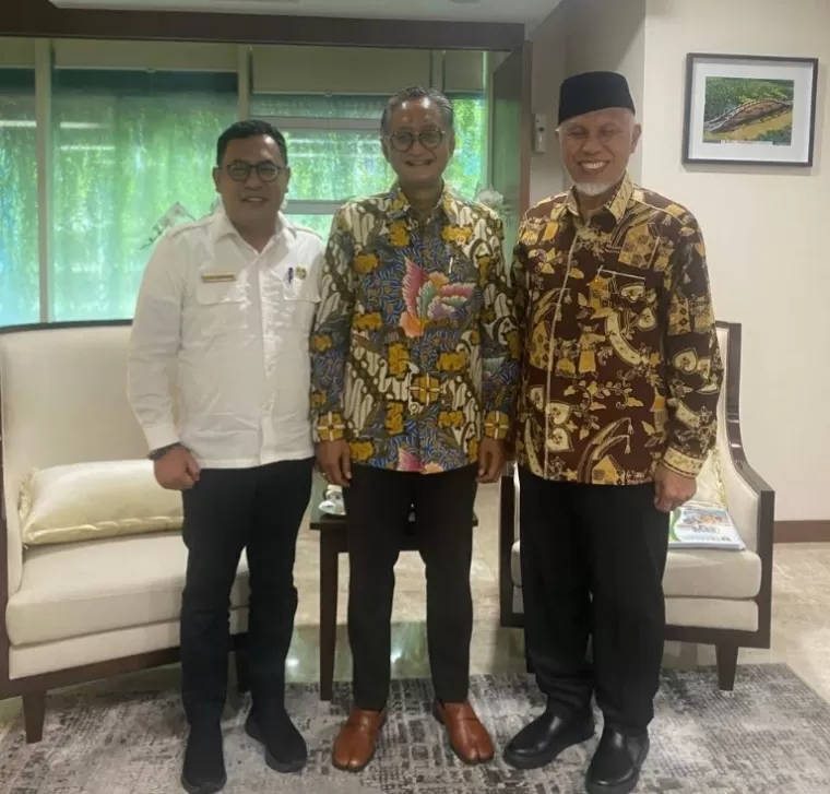 Gubernur Sumbar Mahyeldi saat temui Menteri PU, Dody Hanggodo, Selasa (4/2/2025). IST