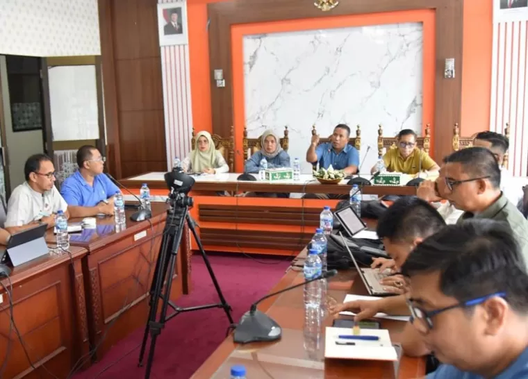 Wakil Wali Kota Pariaman, Mulyadi pimpin rapat penajaman visi misi pemko untuk penyusunan RPJMD, di Pariaman, Sabtu (22/2/2025). IST