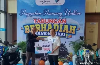 Bank Nagari Serahkan Hadiah kepada Pemenang Undian Tabungan Berhadiah