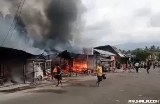 Gudang Kulit Manis dan Empat Bangunan di Padang Terbakar