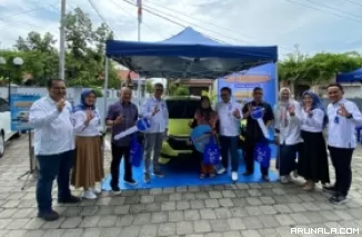 Senangnya Yusnida dapat Mobil Brio dari Undian Tabungan Berhadiah Bank Nagari